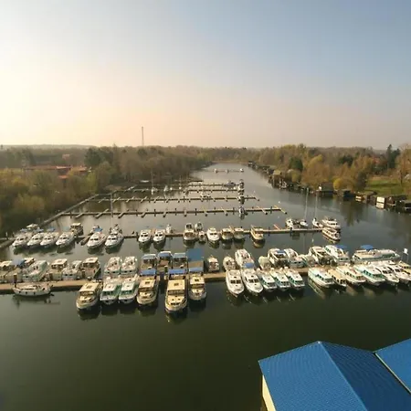 Liebevoll Eingerichtetes Апартаменты Рехлин